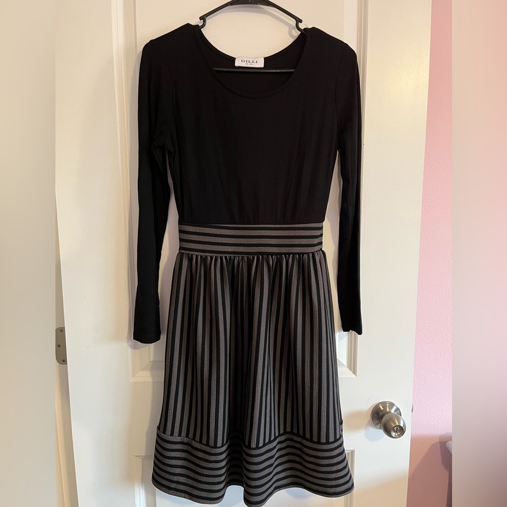 NWOT-Black and Grey Gilli Long Sleeve Dress.